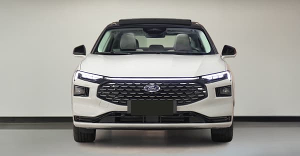 فورد تورس تيتانيوم 2025